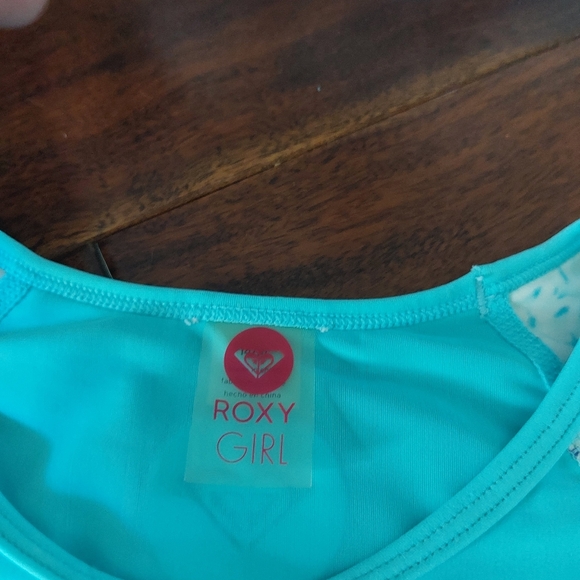 Swim/surf shirt by Roxy, size 14kids xl. - Picture 3 of 4